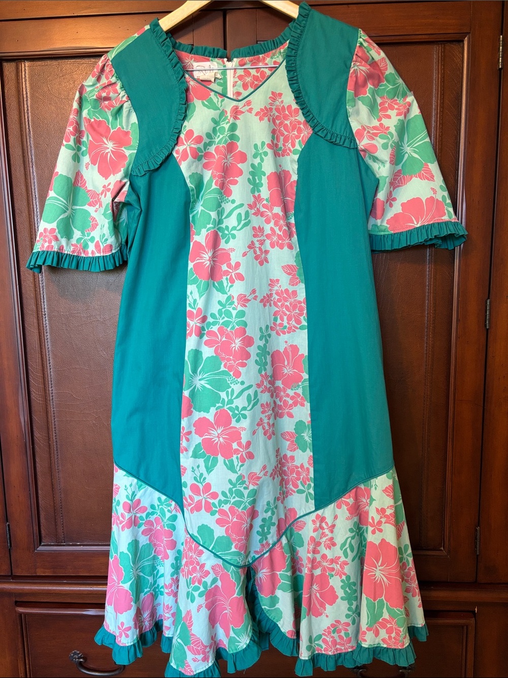 Vintage RM Made in Hawaii Muumuu XL Green Pink VTG Dress Aloha Ruffles Hibiscus